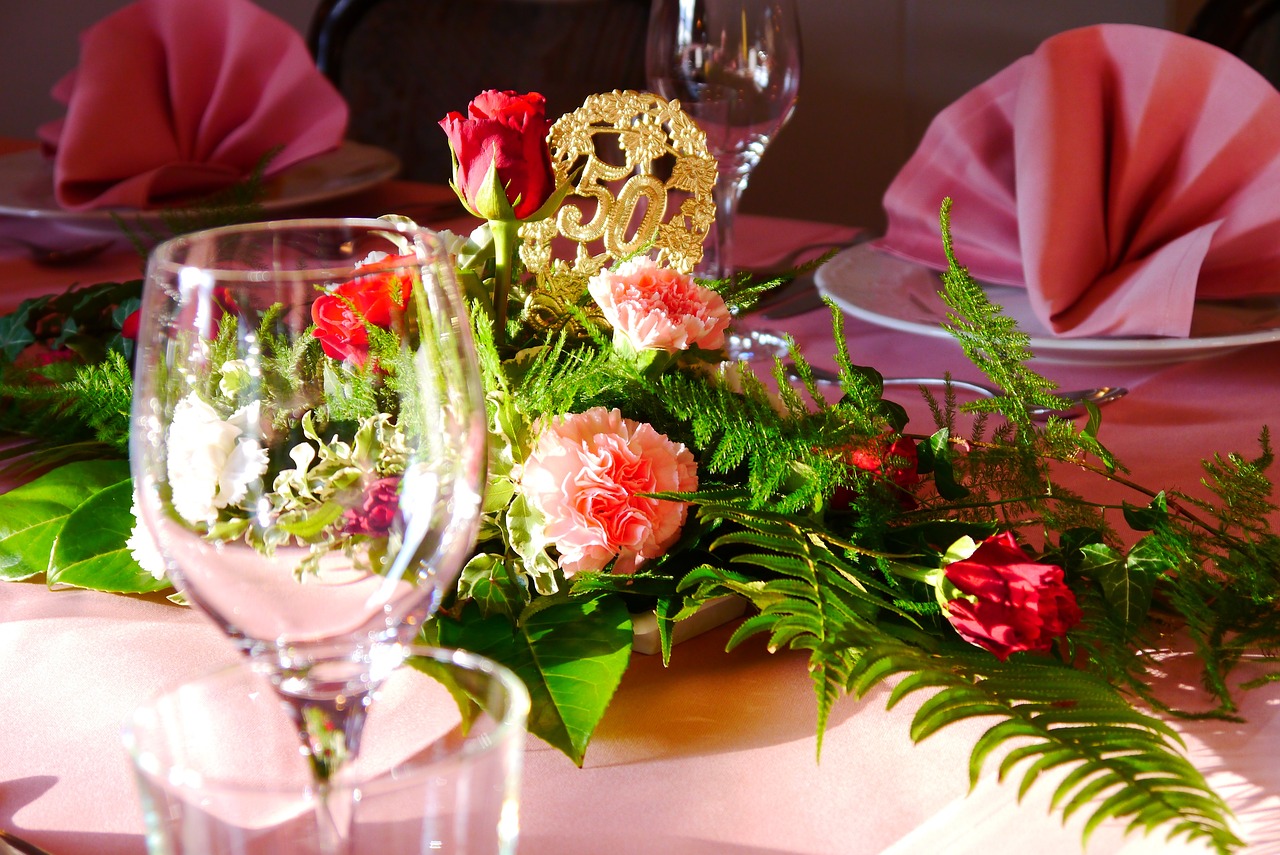 Comment décorer une table pour 50 ans de mariage ?